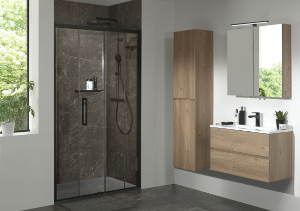 L’alliance subtile entre le noir intemporel et la chaleur du chêne